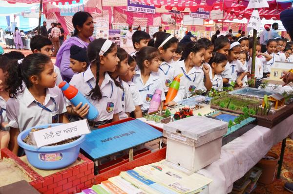 Students of Police DAV Public School visited the Pashu Palan mela along with their teachers on 23-9-2019